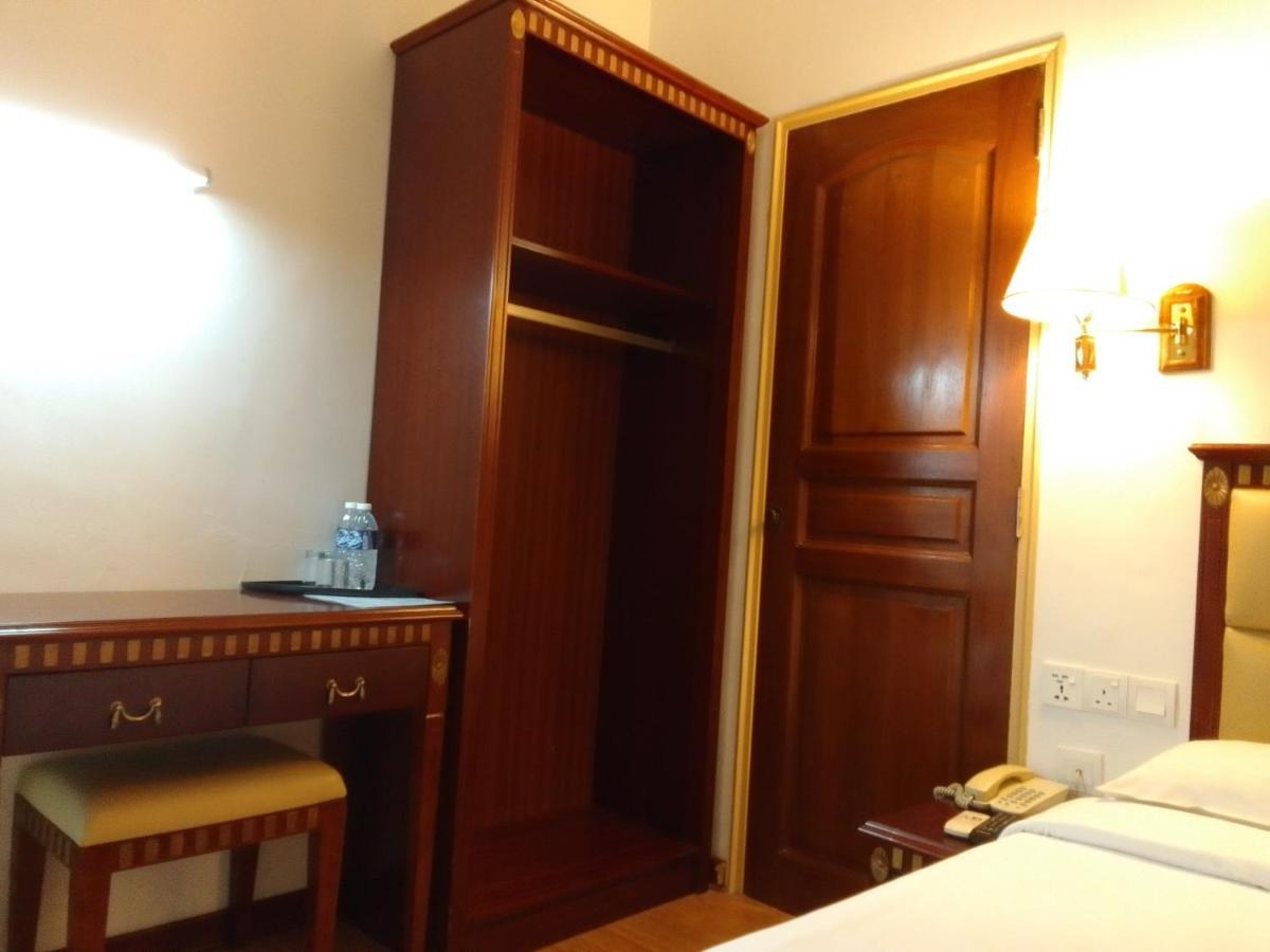 Super Oyo 90464 Borneo Suites Hotel Kota Kinabalu Exterior foto