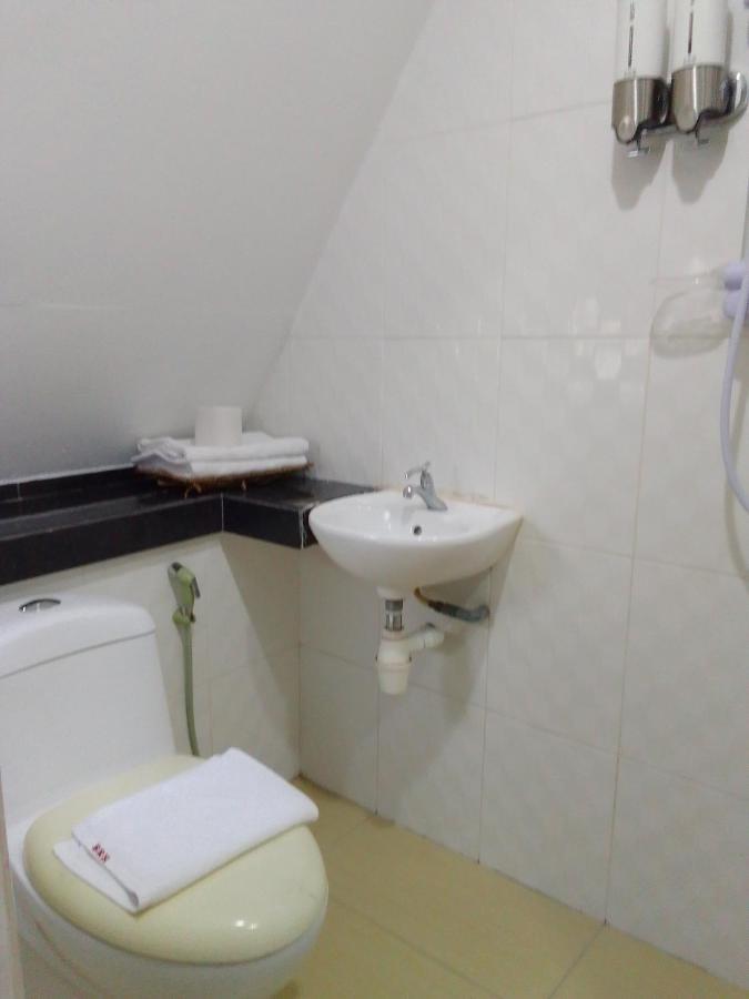 Super Oyo 90464 Borneo Suites Hotel Kota Kinabalu Exterior foto