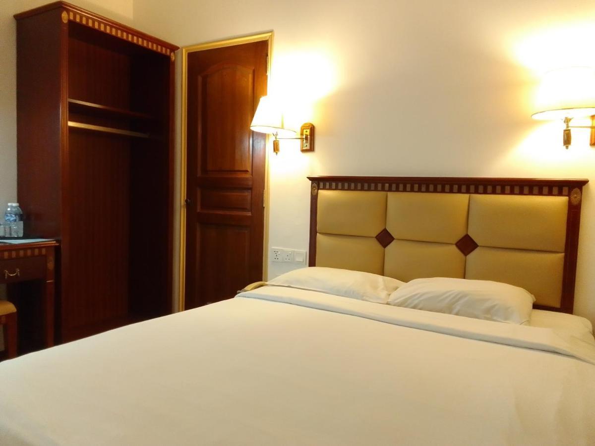 Super Oyo 90464 Borneo Suites Hotel Kota Kinabalu Exterior foto
