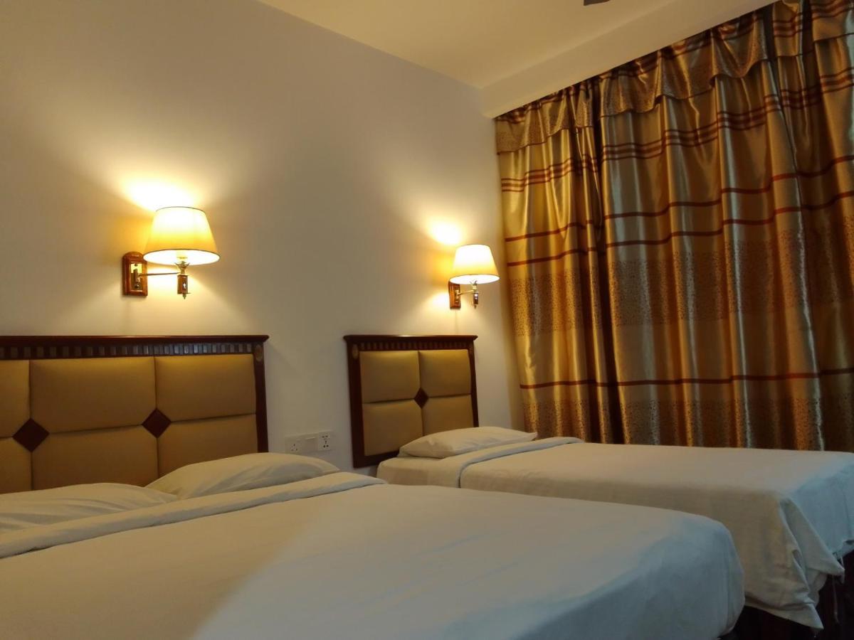 Super Oyo 90464 Borneo Suites Hotel Kota Kinabalu Exterior foto