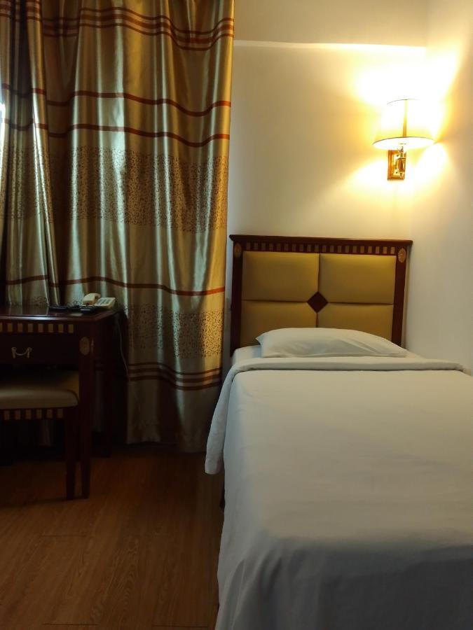 Super Oyo 90464 Borneo Suites Hotel Kota Kinabalu Exterior foto