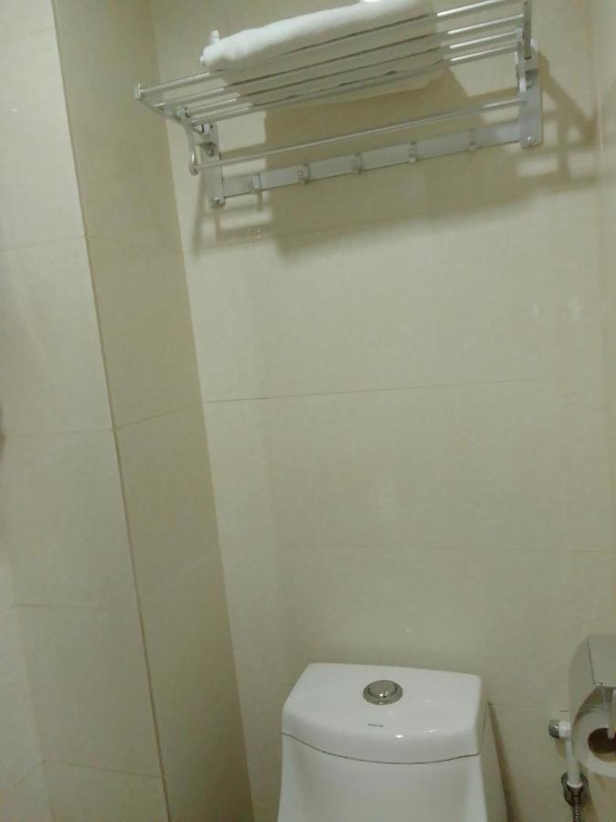 Super Oyo 90464 Borneo Suites Hotel Kota Kinabalu Exterior foto