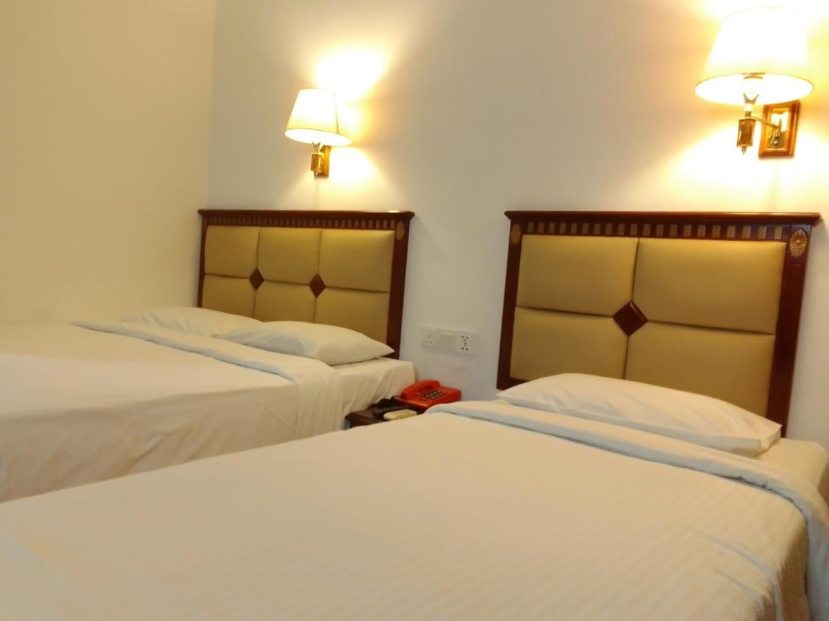 Super Oyo 90464 Borneo Suites Hotel Kota Kinabalu Exterior foto