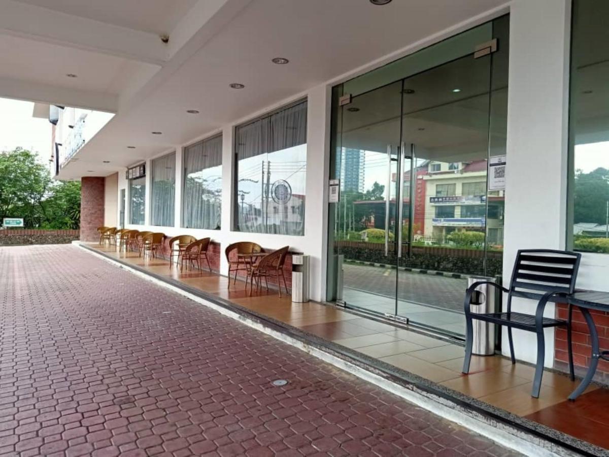 Super Oyo 90464 Borneo Suites Hotel Kota Kinabalu Exterior foto