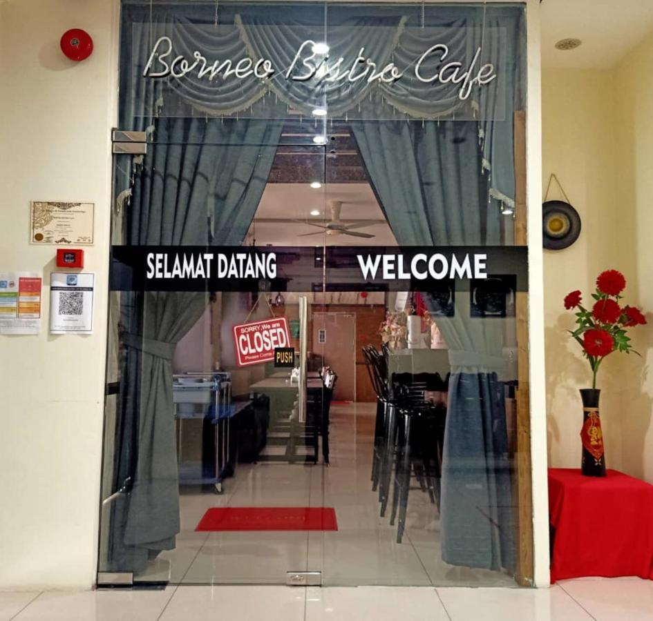 Super Oyo 90464 Borneo Suites Hotel Kota Kinabalu Exterior foto