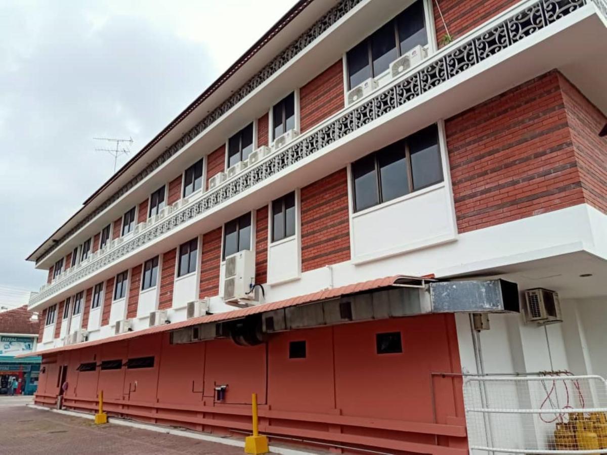 Super Oyo 90464 Borneo Suites Hotel Kota Kinabalu Exterior foto